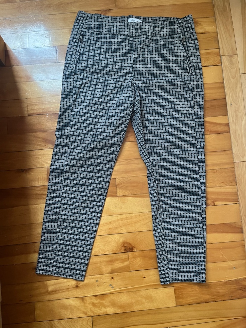 Reitmans Black and White Geometric Short Pants